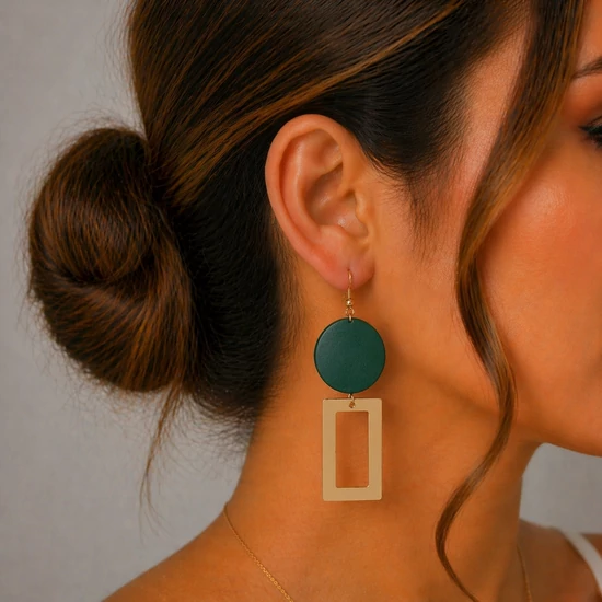 KRAKKO női geometrikus fülbevaló greenery zöld színű lapos kör és aranyszínű téglalap keret díszíti eme geometrikus fülbevalót. A hétköznapok business women 