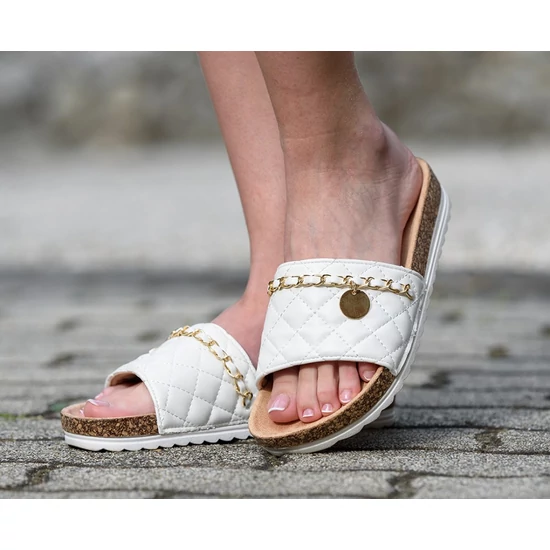 Medálos fehér papucs (36-41)