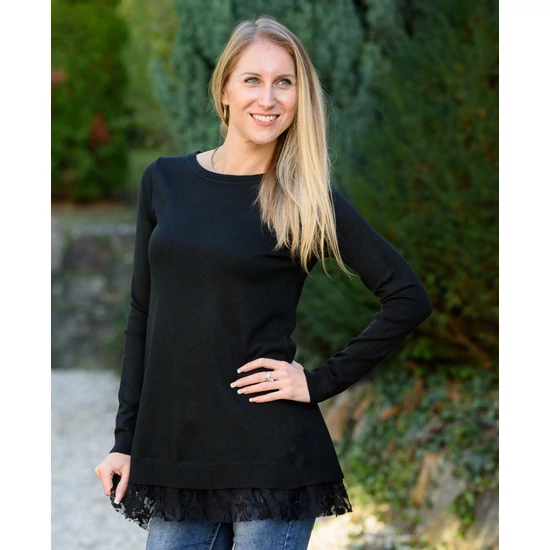 Csipkés aljú hátul kötős fekete kötött pulóver (S/M-L/XL)