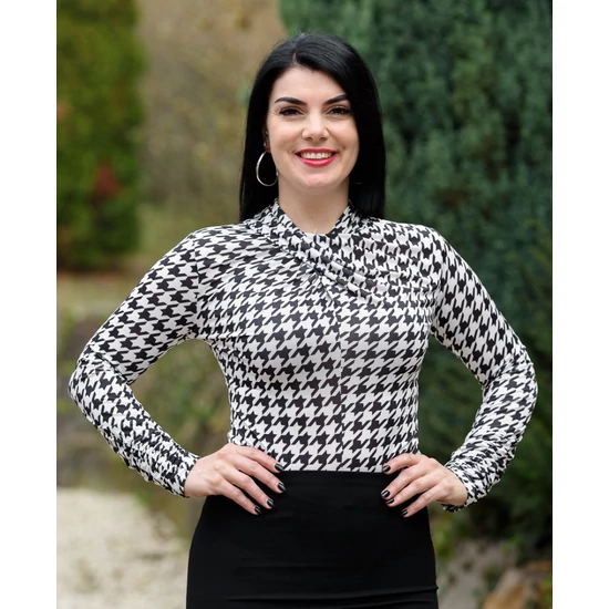Csavart nyakú pepita mintás body (S-M)