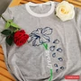 Kép 4/4 - Dressa Flower virágmintás női pólóruha - melírszürke (XS-XL)